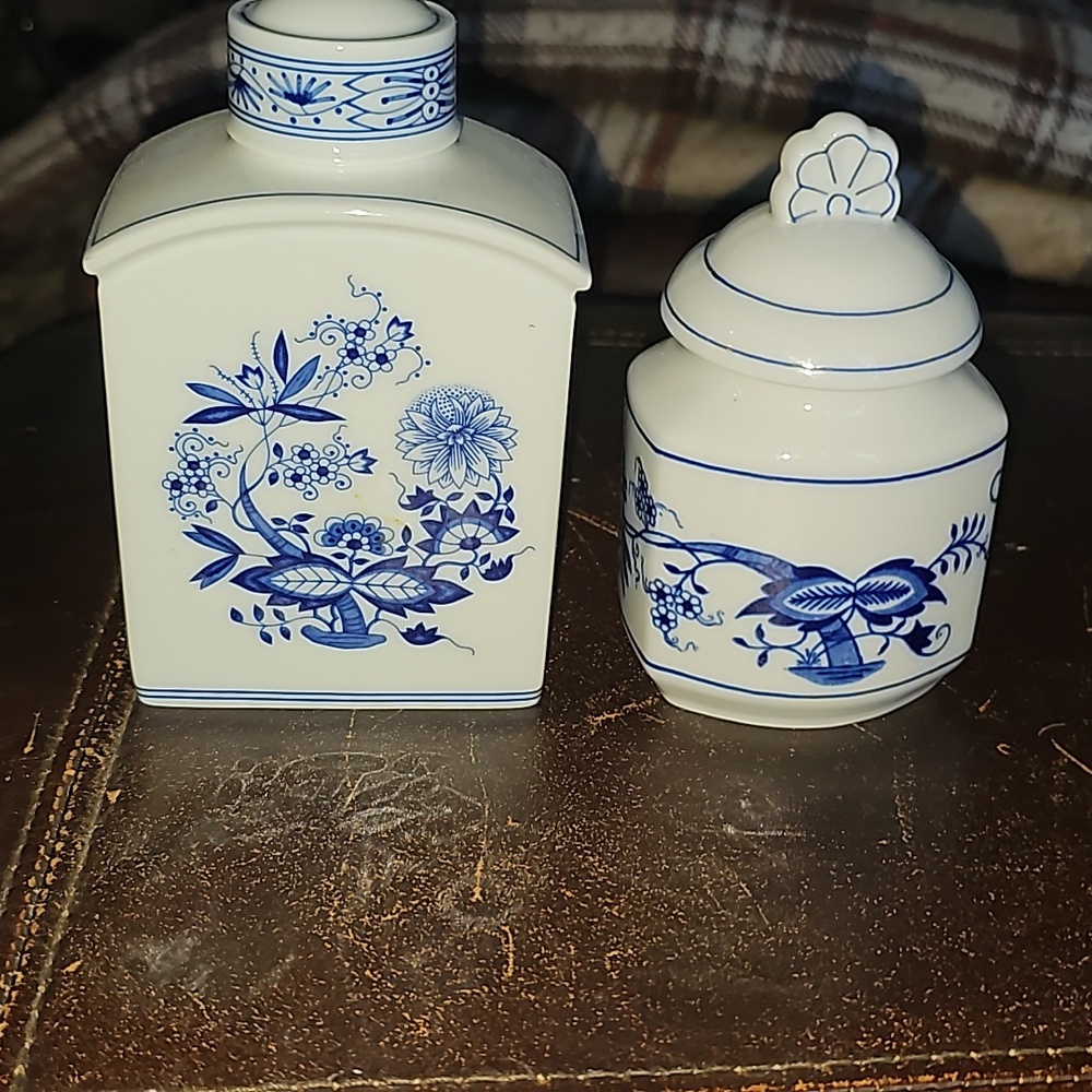 Two Blue Onion pattern pieces.